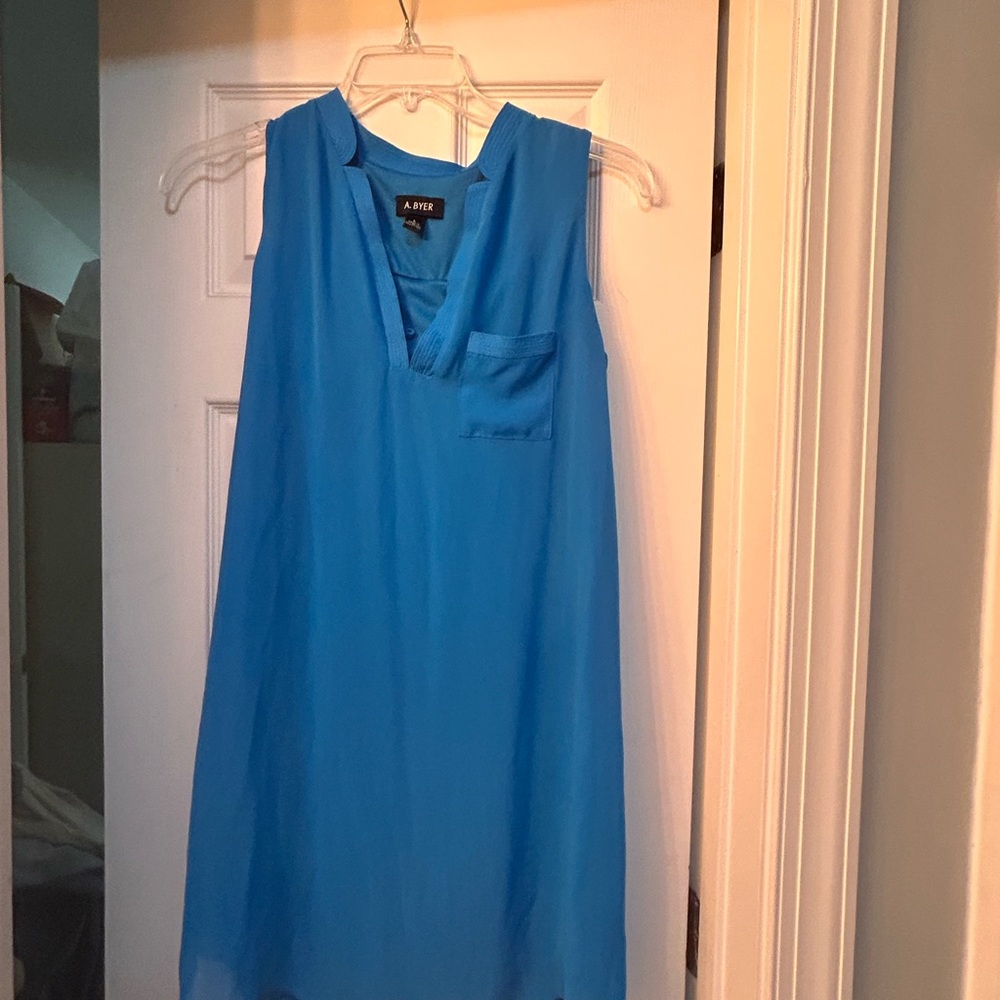 A. Byer Sky Blue Sleeveless Blouse size large